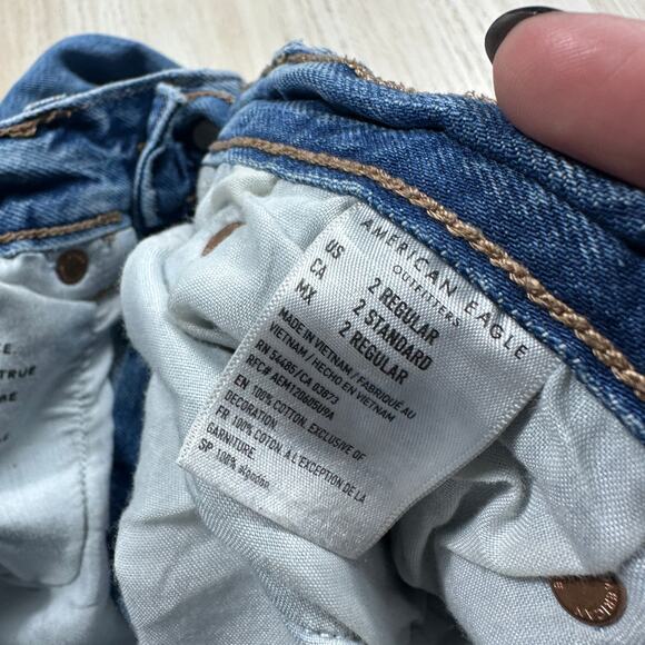 American Eagle 90s Boyfriend Distressed Ripped Casual Everyday Denim Jeans 2 - Picture 11 of 15